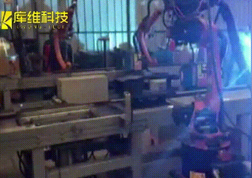 機(jī)器人焊接生產(chǎn)線比焊接專機(jī)生產(chǎn)線好在哪?總結(jié)了這兩點(diǎn)